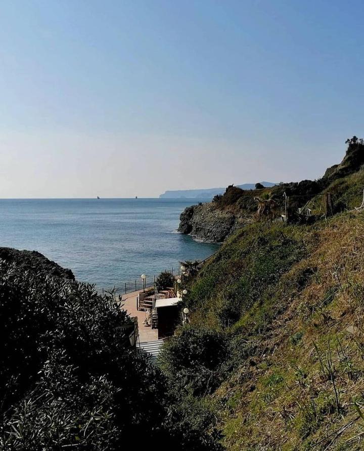 La Casa Di Mo Villa Albisola Superiore Buitenkant foto